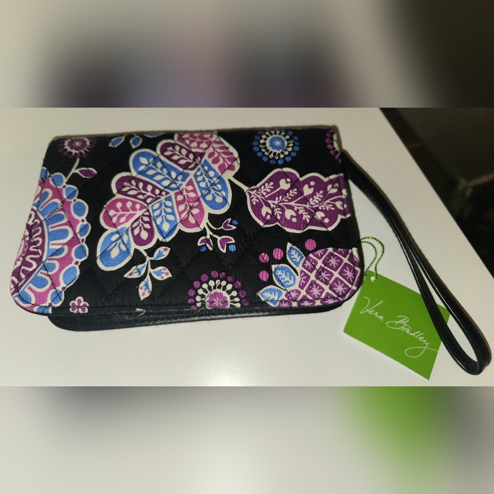 ☆NWT☆ Vera Bradley wristlet- Alpine Floral